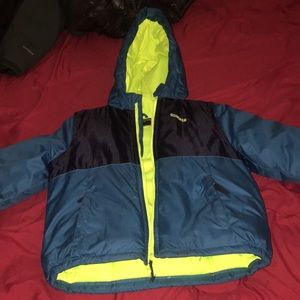 Oshkosh boys coat 5 lightly worn practically new